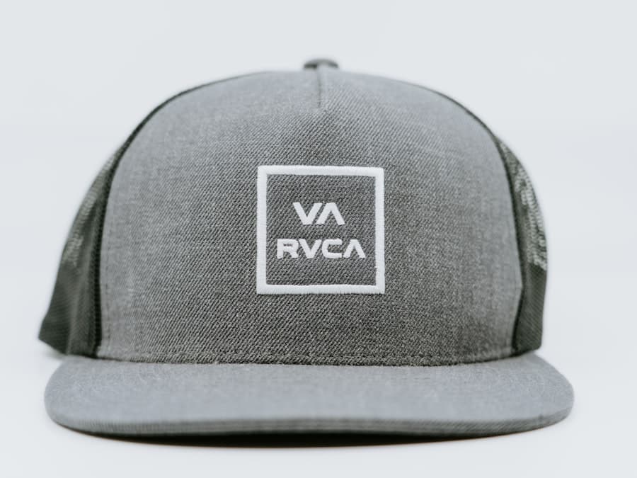 Snapback Şapka